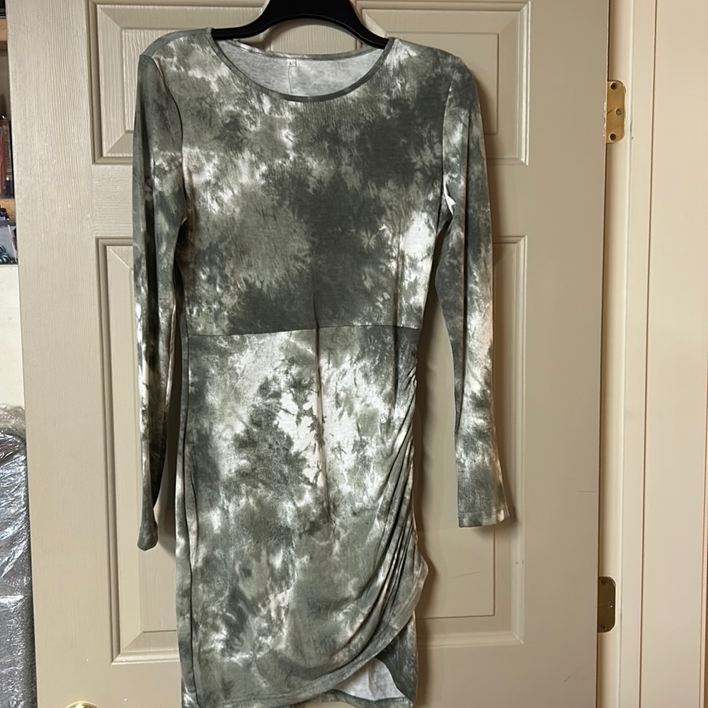 Women’s green and white dress
